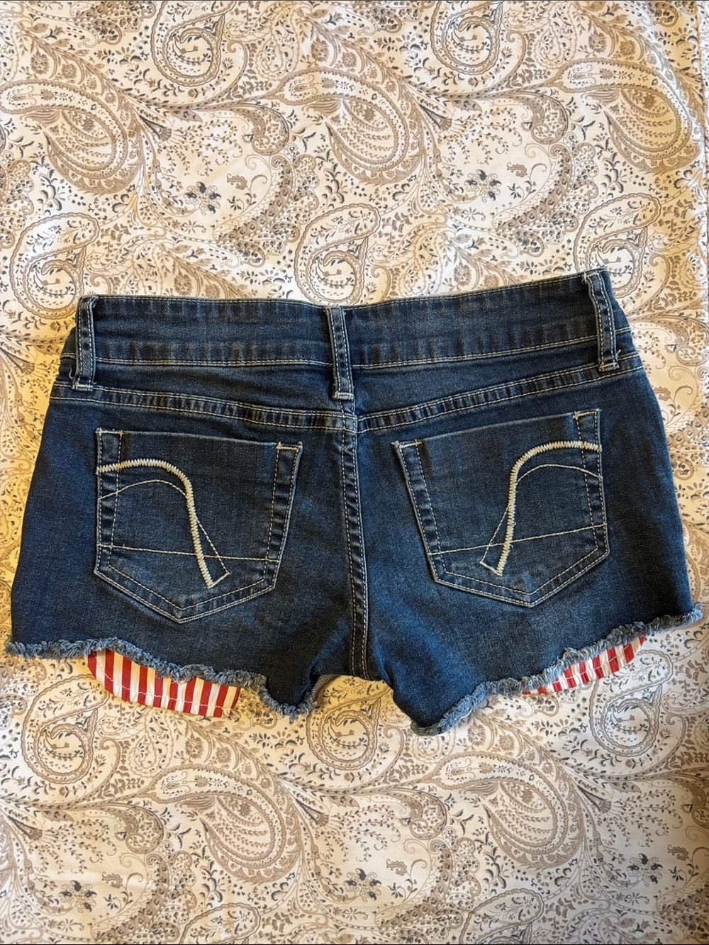 GUESS Blue Denim Star-Print Cutoff Shorts with Red-White Liner - Picture 2 of 4